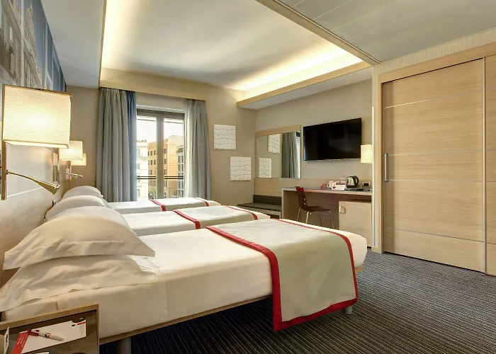 Iq Hotel 4*